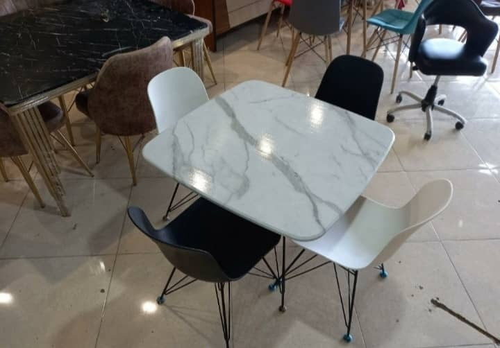 میز و صندلی نهار خوری ست ۴ نفره مدل فایبر پایه چوبی با متریال مرغوب
