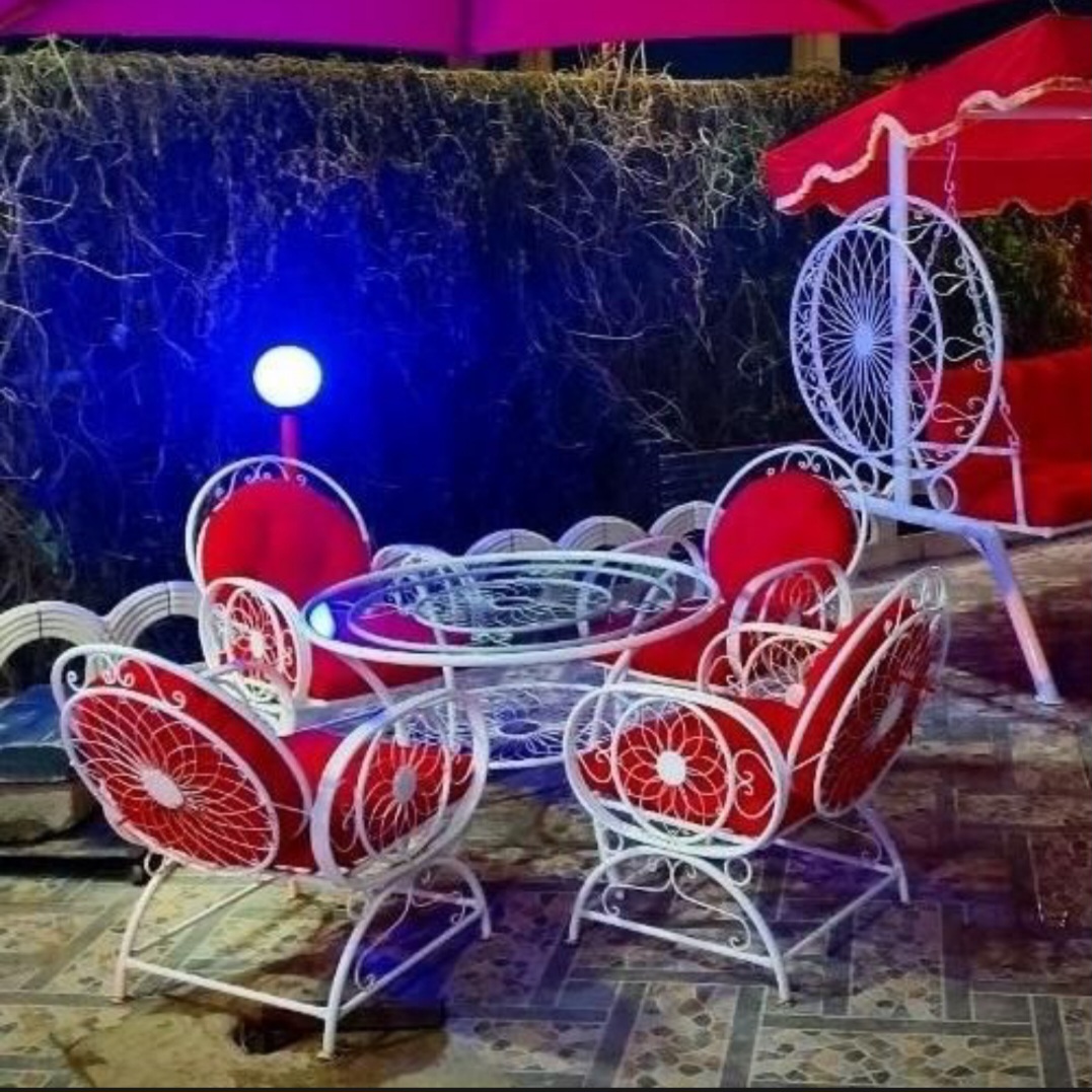 میز و صندلی باغی ست۶نفره مدل بیضی بارنگ کوره ای بدون هیچگونه زنگزدگی