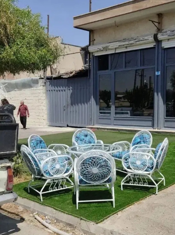 میز و صندلی باغی ست۴نفره مدل بیضی با رنگ کوره ای و بدون هیچگونه زنگزدگی