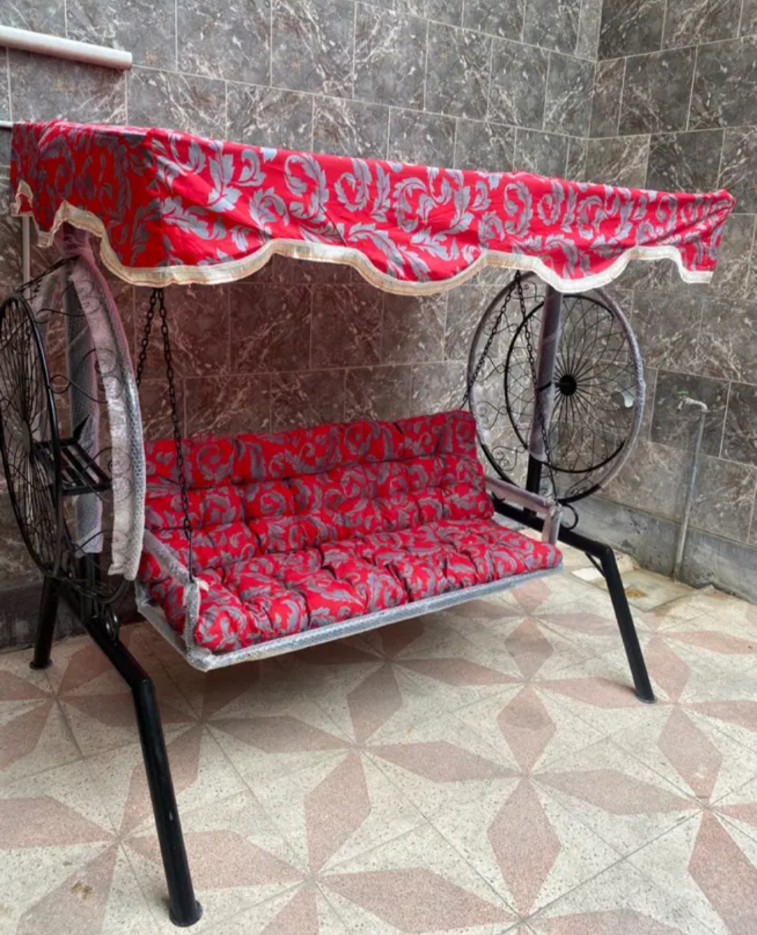 تاب باغی ۳نفره مدل گلبرگ با بهترین متریال رنگ کوره ای بدون زنگ زدگی