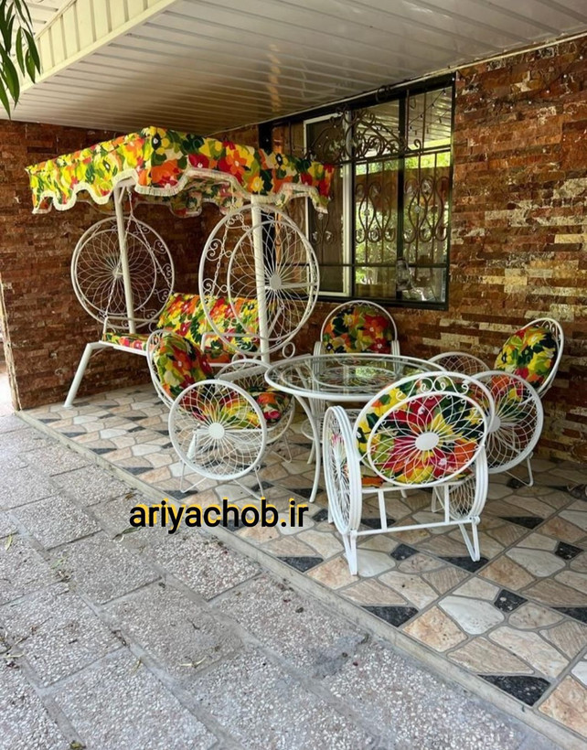 میز و صندلی باغی ست۴نفره مدل گلبرگ با رنگ کوره ای و بدون هیچگونه زنگزدگی