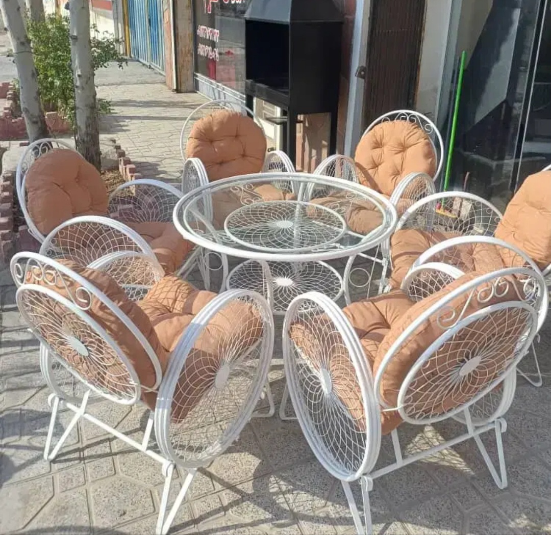 میز و صندلی باغی ست۸نفره مدل گلبرگ با رنگ کوره ای و بدون هیچگونه زنگزدگی